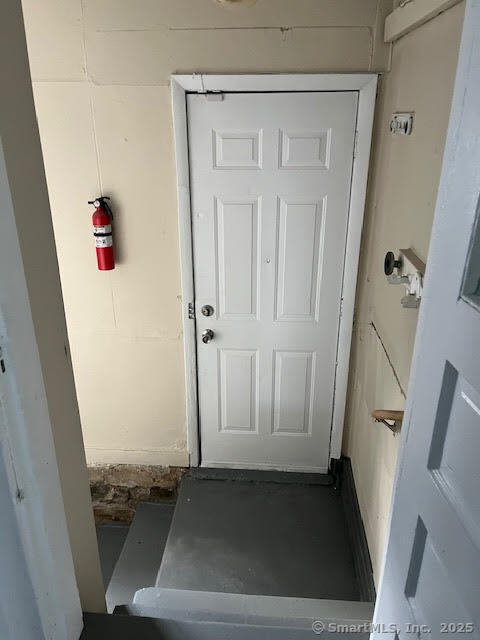 217 Hillcrest Road Bridgeport, CT 06606 - Photo 28 of 36