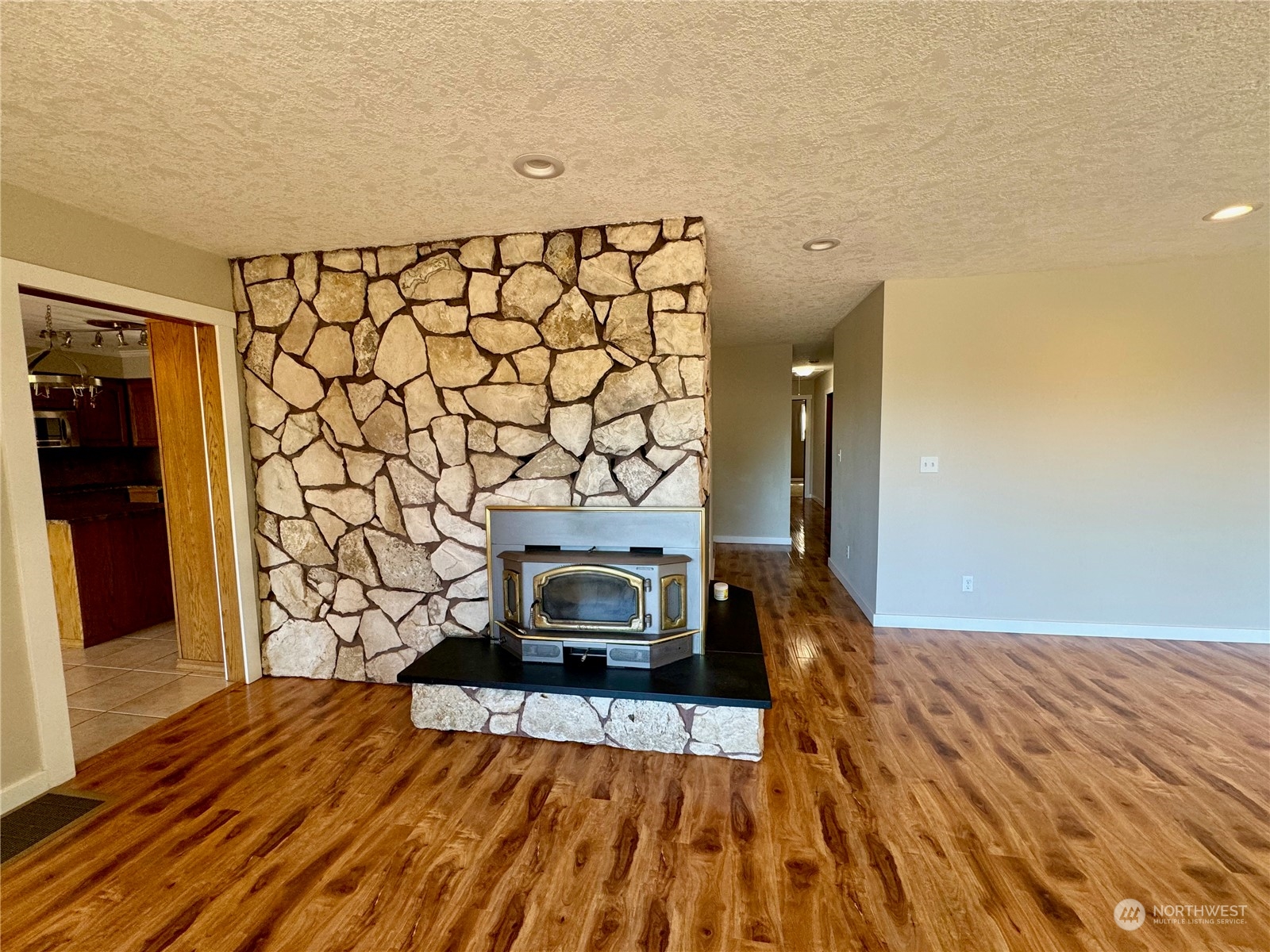 1011 Carroll Road Kelso, WA 98626 - Photo 3 of 25 Gallery Image 3