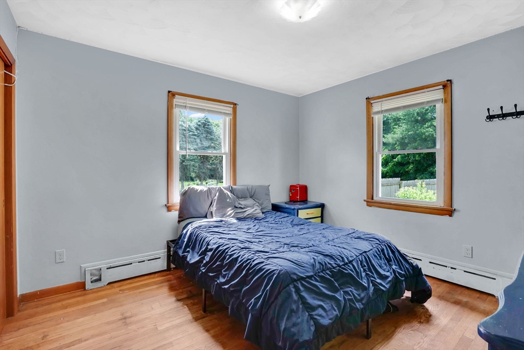 53 Ellerton Street Chicopee, MA 01020 - Photo 15 of 35