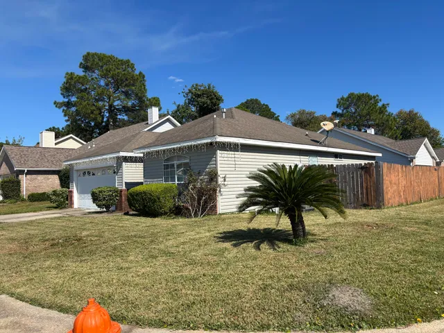 a view of a house with a yard