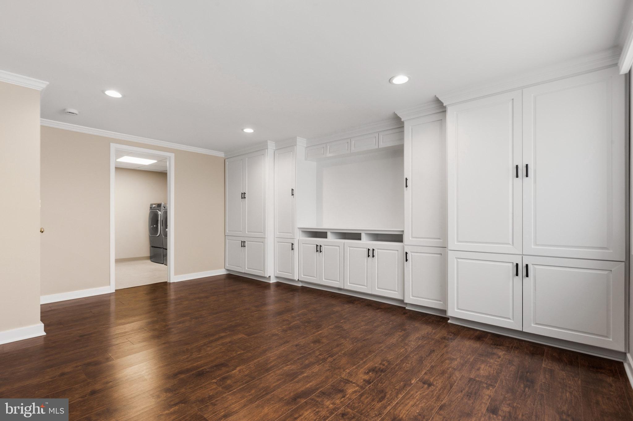 218 Lees Lane Edgewater, MD 21037 - Photo 22 of 41 Spacious, modern living area awaits you.