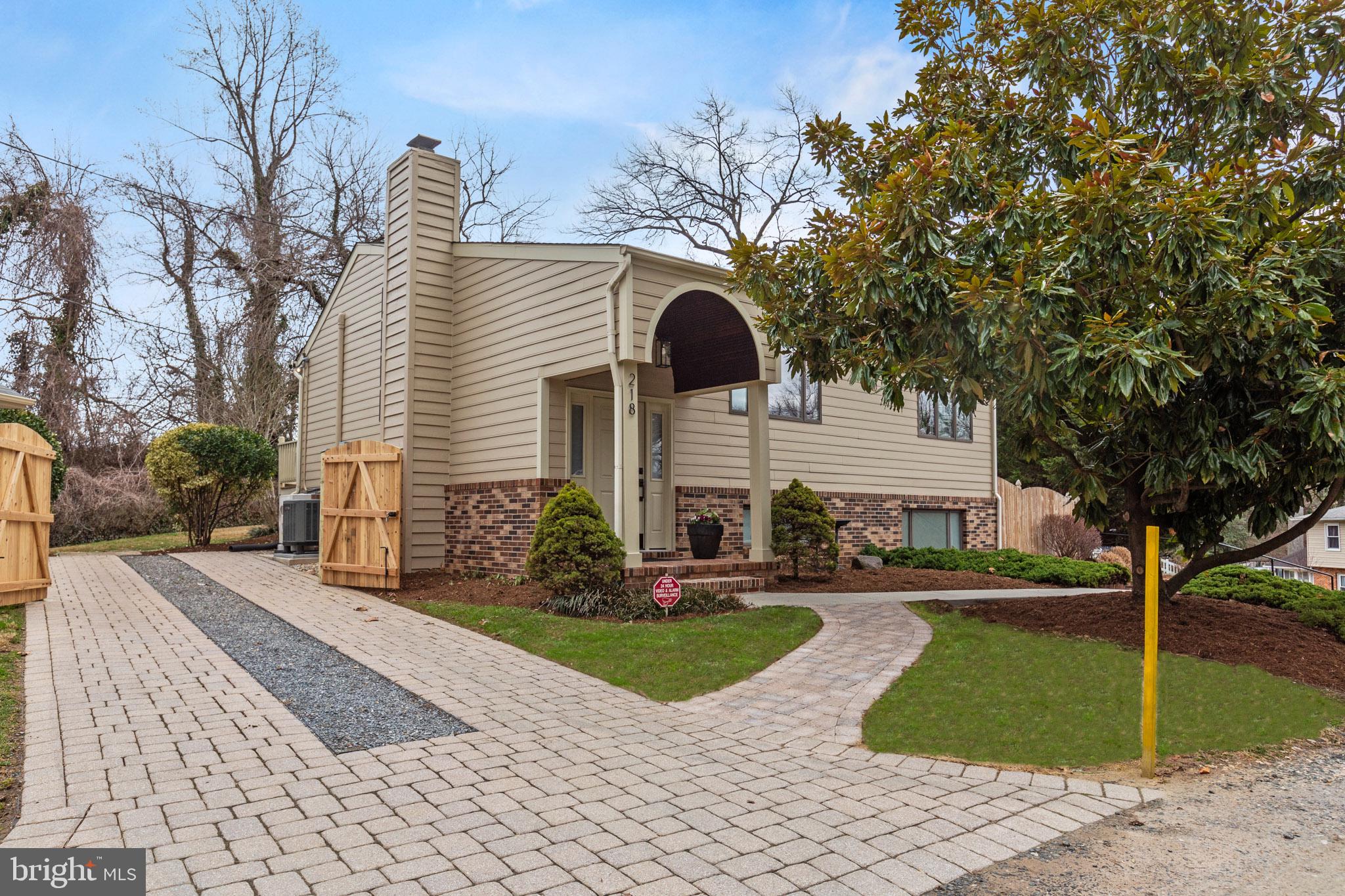 218 Lees Lane Edgewater, MD 21037 - Photo 5 of 41 Charming home with inviting pathways.
