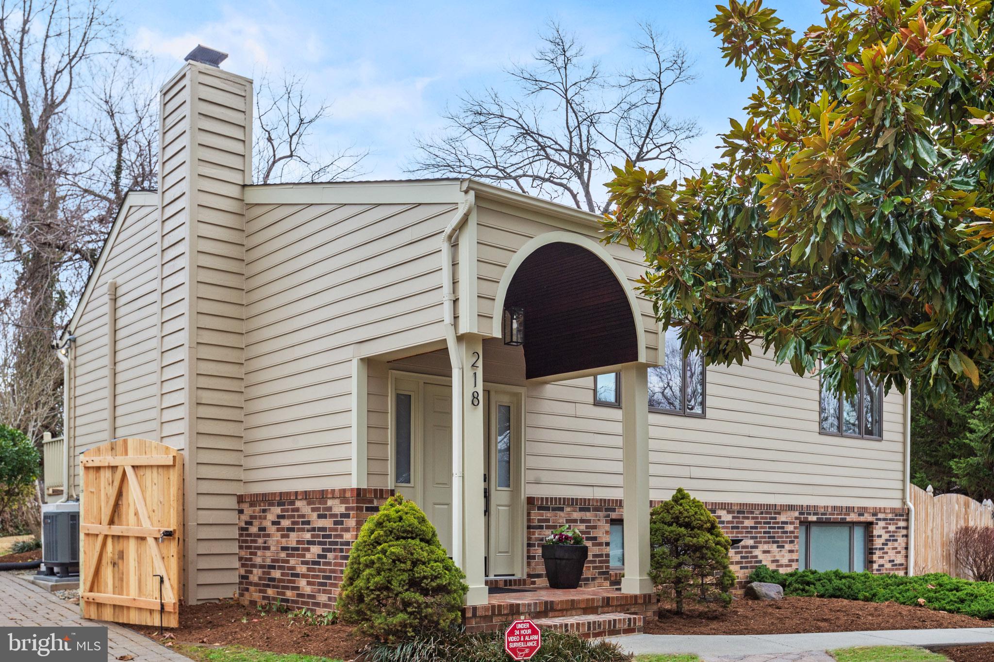 218 Lees Lane Edgewater, MD 21037 - Photo 6 of 41 Charming home with inviting entrance.