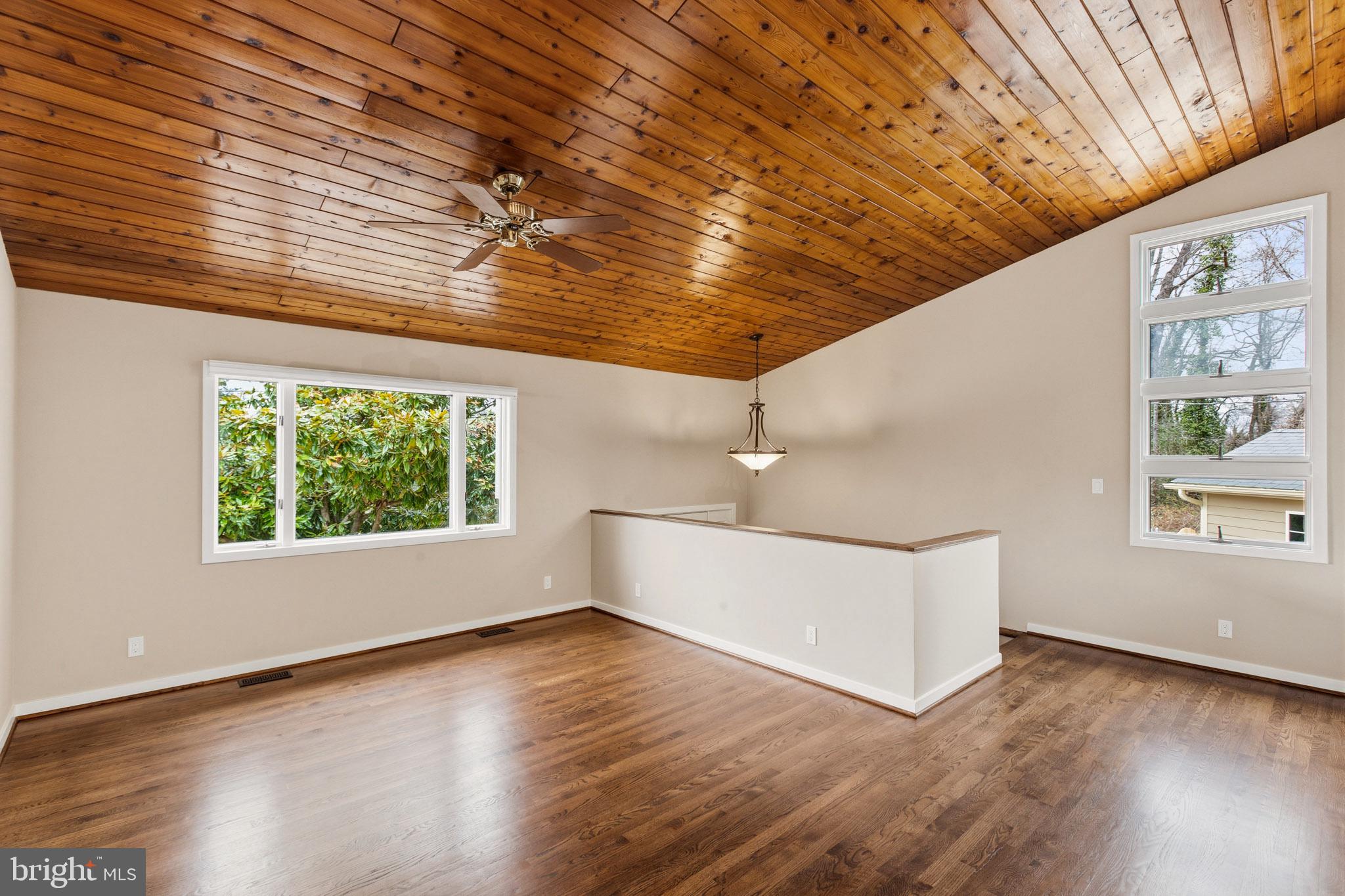 218 Lees Lane Edgewater, MD 21037 - Photo 8 of 41 Spacious room with natural light.