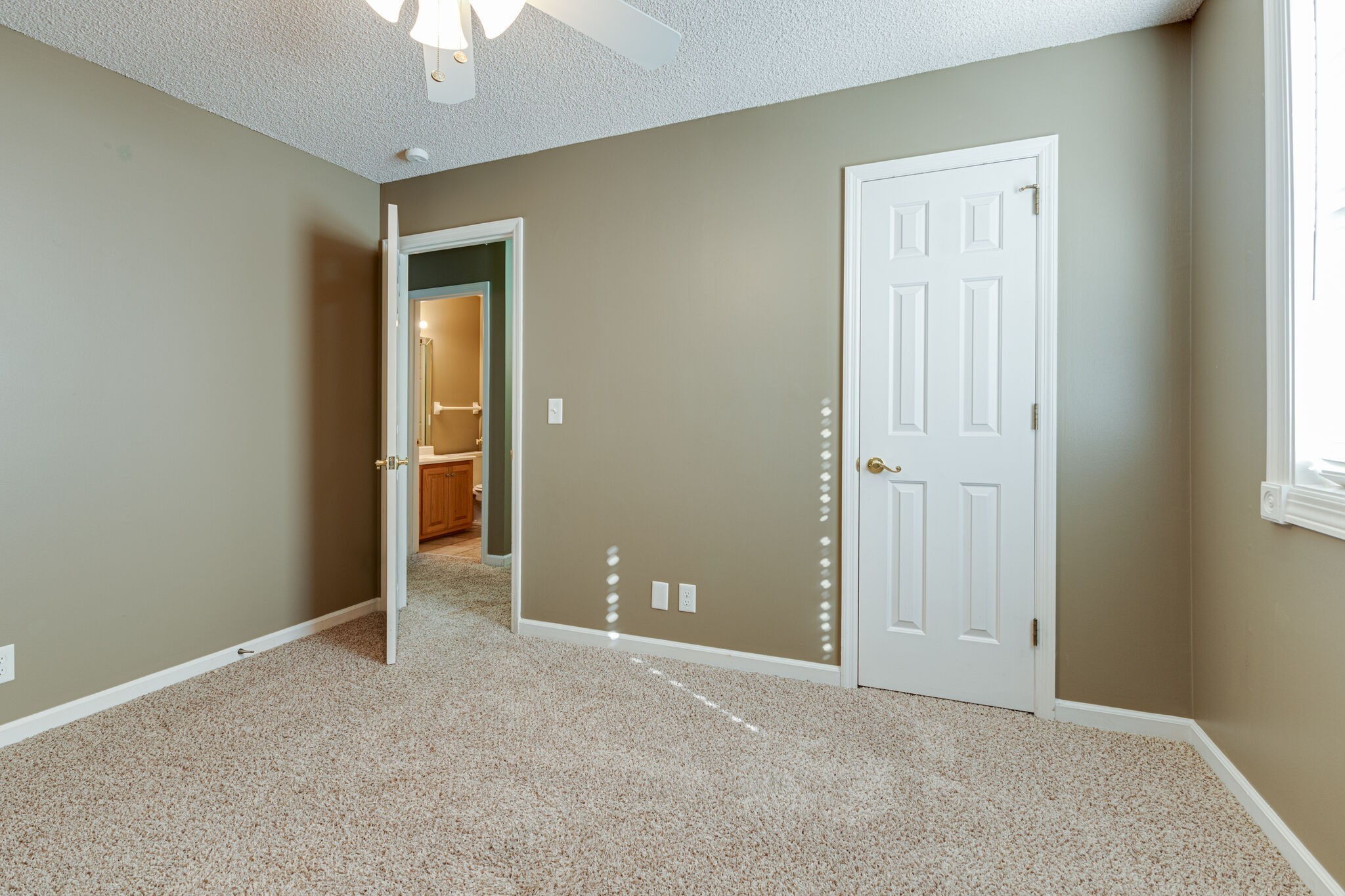 760 Fox Ridge Drive Brentwood, TN 37027 - Photo 18 of 26 an empty room with a bathroom