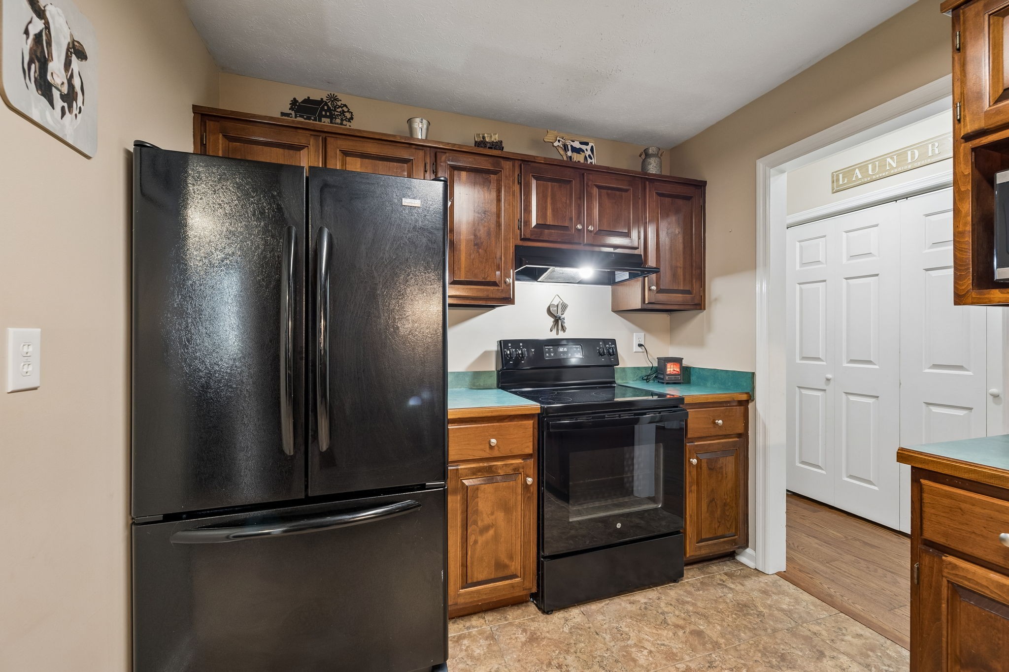 2075 Nikki Drive Springfield, TN 37172 - Photo 17 of 58 a kitchen with stainless steel appliances granite countertop a refrigerator and a stove