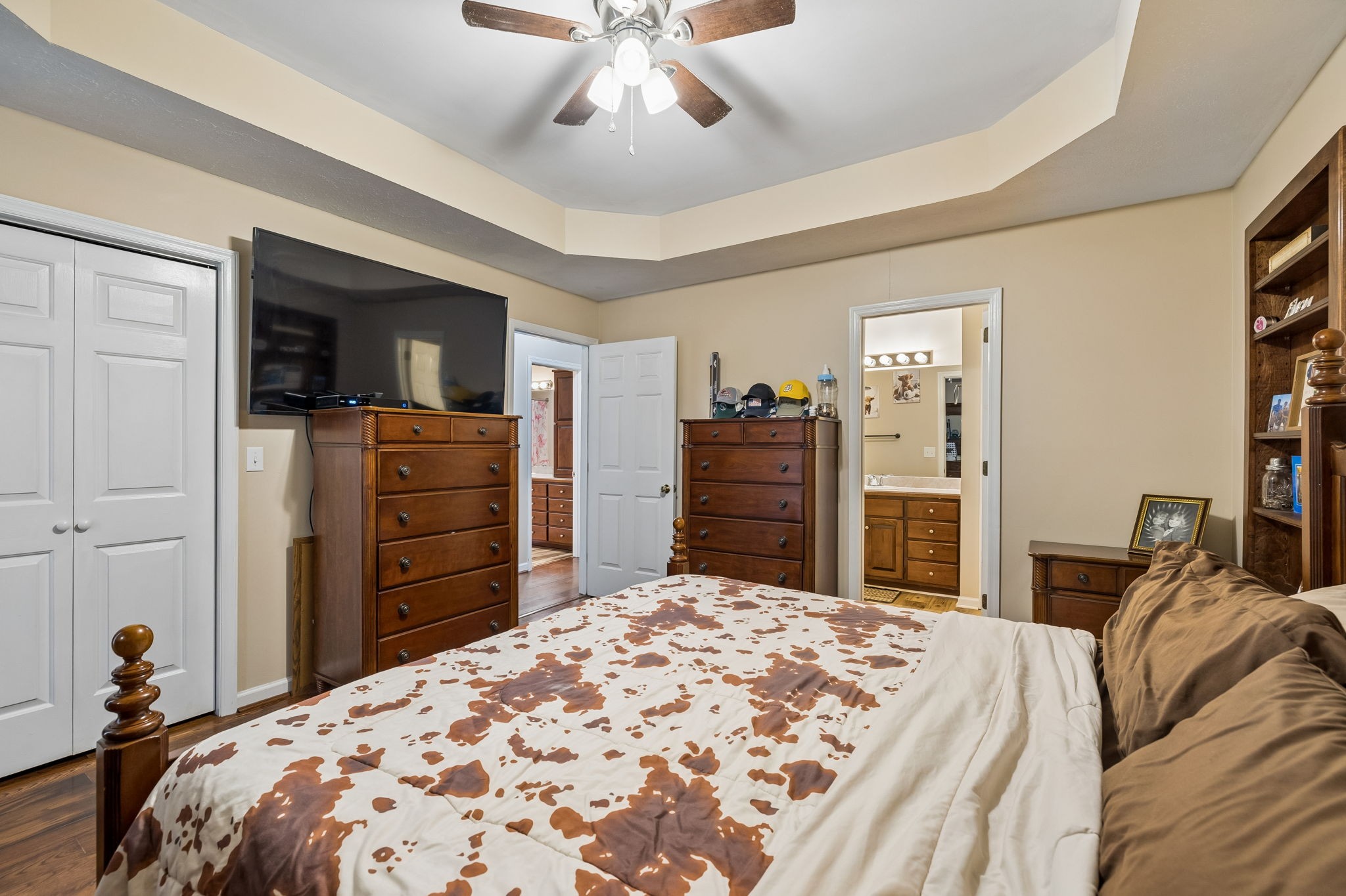 2075 Nikki Drive Springfield, TN 37172 - Photo 20 of 58 a bedroom with a bed and a dresser