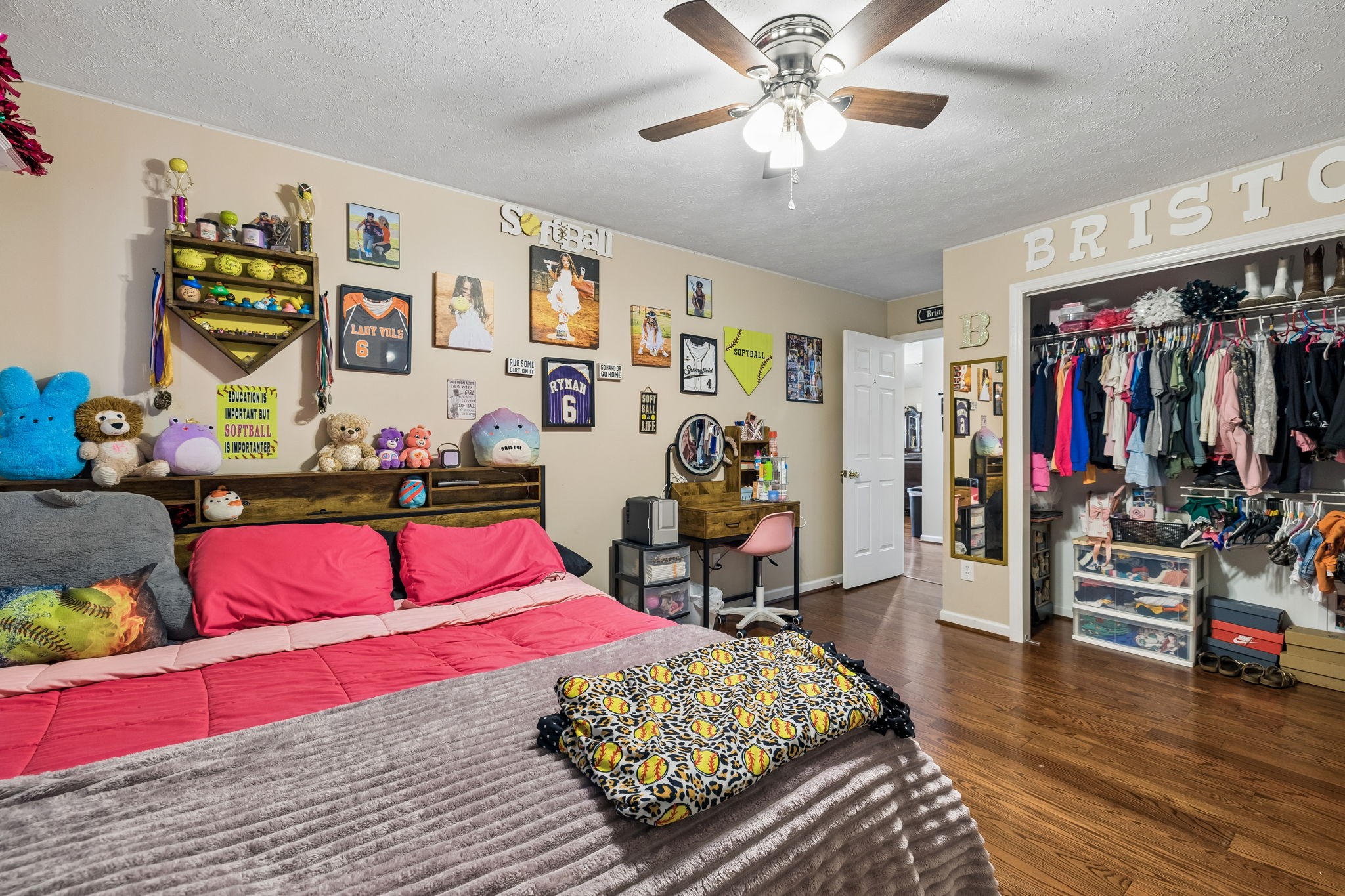 2075 Nikki Drive Springfield, TN 37172 - Photo 23 of 58 a bedroom with furniture and wooden floor