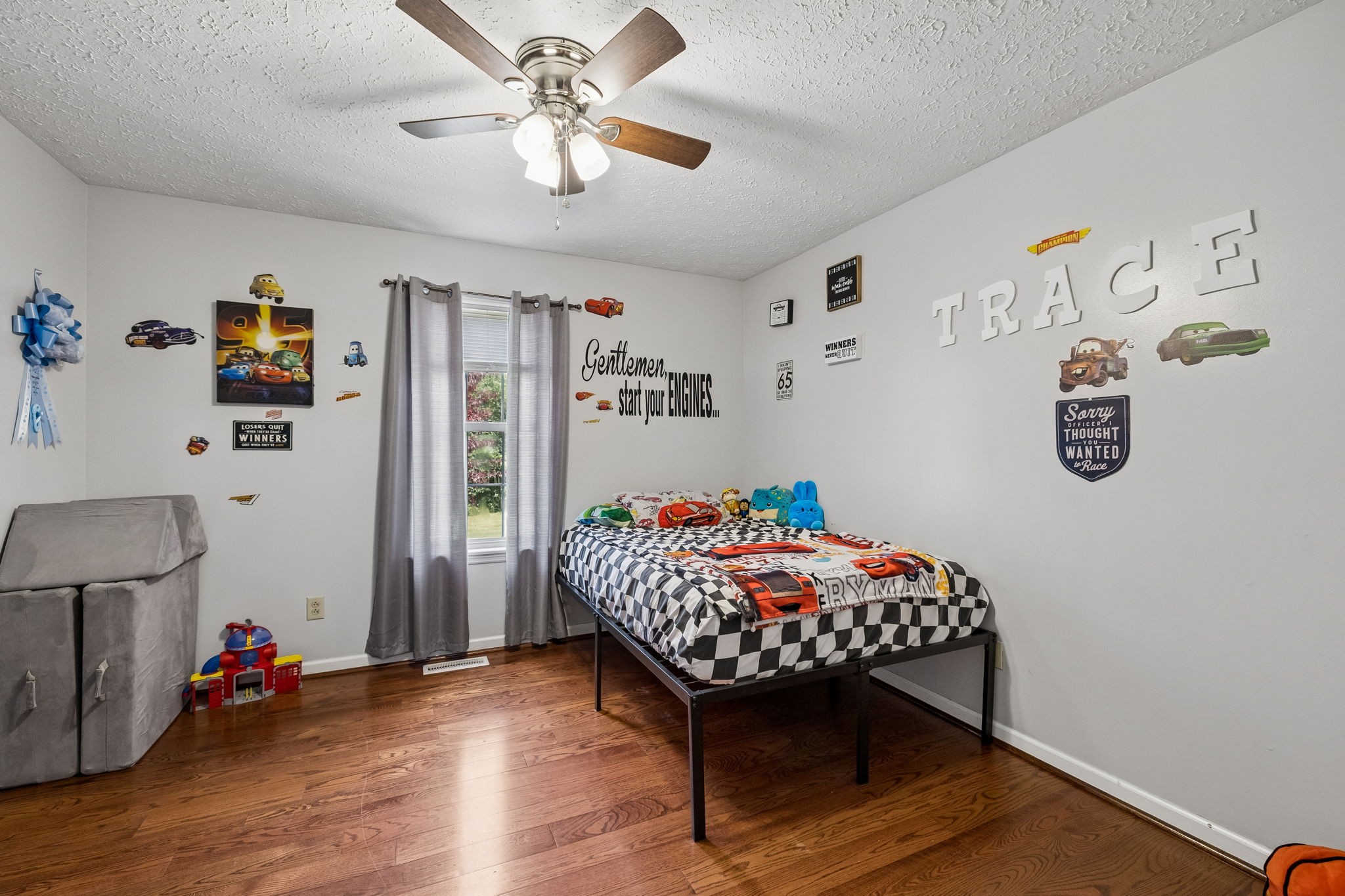 2075 Nikki Drive Springfield, TN 37172 - Photo 28 of 58 a living room with furniture and wooden floor