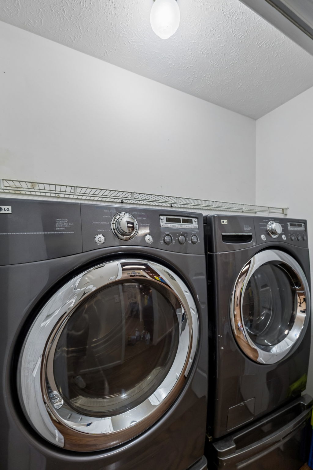 2075 Nikki Drive Springfield, TN 37172 - Photo 31 of 58 a utility room with dryer and washer
