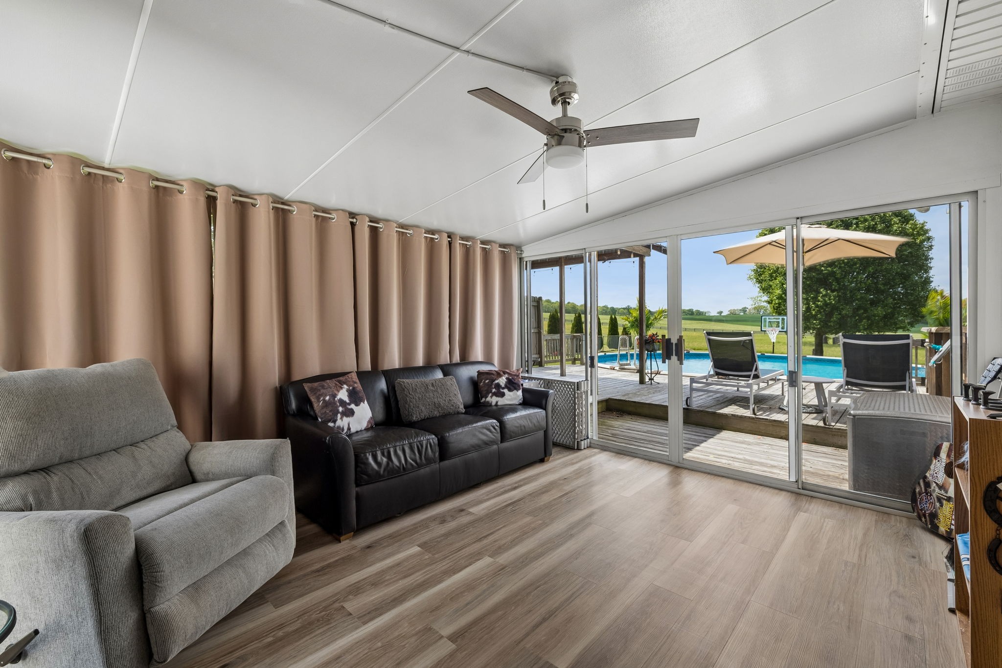 2075 Nikki Drive Springfield, TN 37172 - Photo 32 of 58 a living room with furniture and a large window
