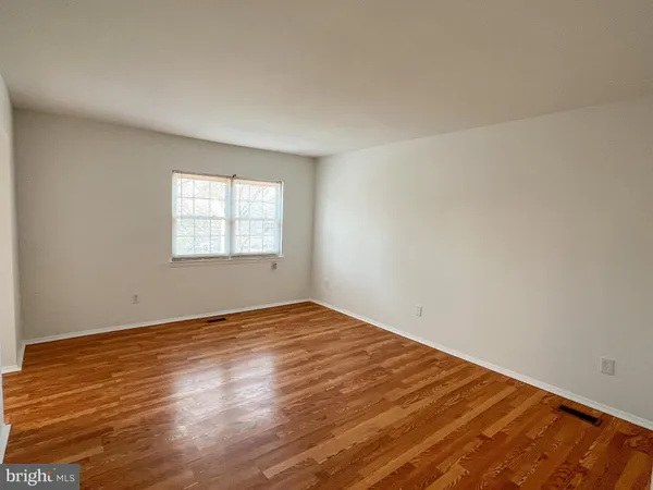 $2,300 | 19920 Waterloo Court, Germantown, MD 20874