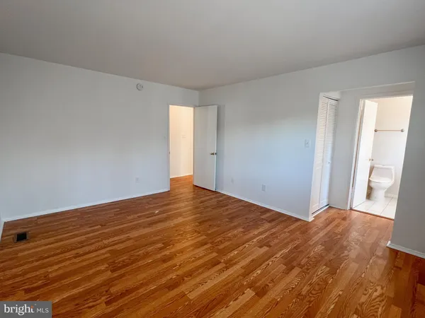 $2,300 | 19920 Waterloo Court, Germantown, MD 20874