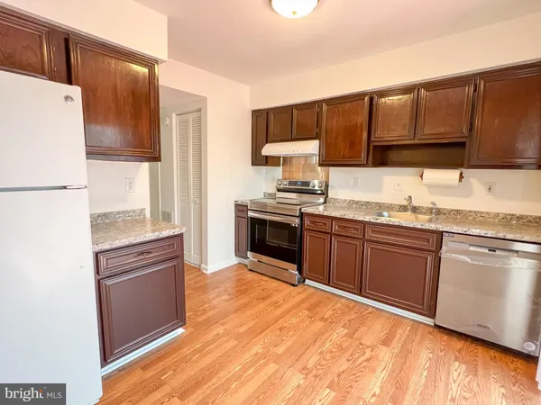 $2,300 | 19920 Waterloo Court, Germantown, MD 20874