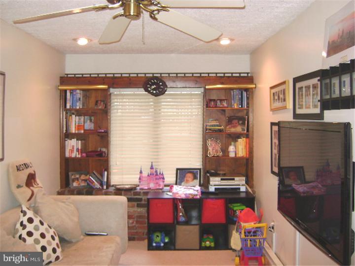 527 Covington Road Havertown, PA 19083 - Photo 4 of 19