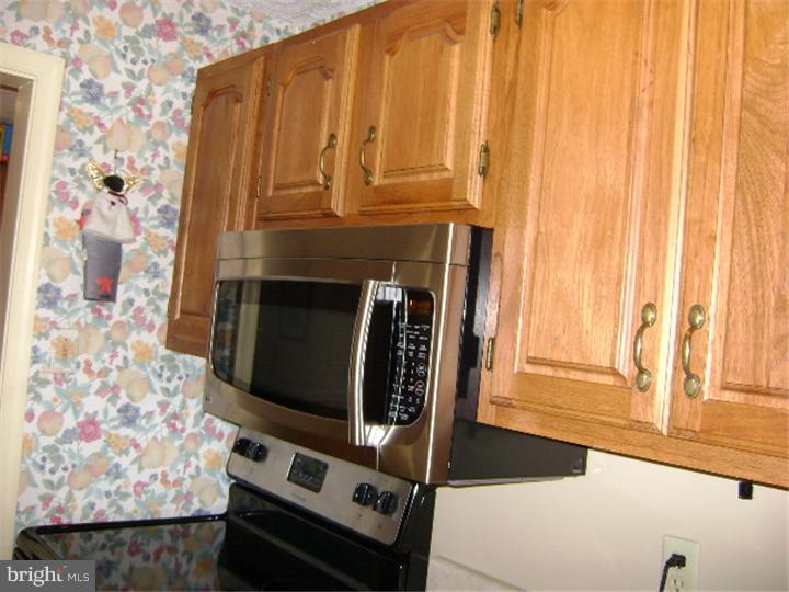 527 Covington Road Havertown, PA 19083 - Photo 7 of 19