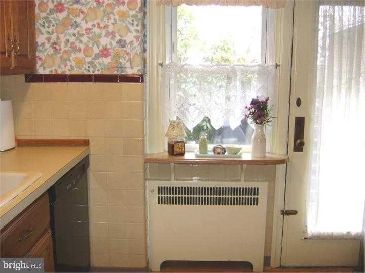 527 Covington Road Havertown, PA 19083 - Photo 8 of 19