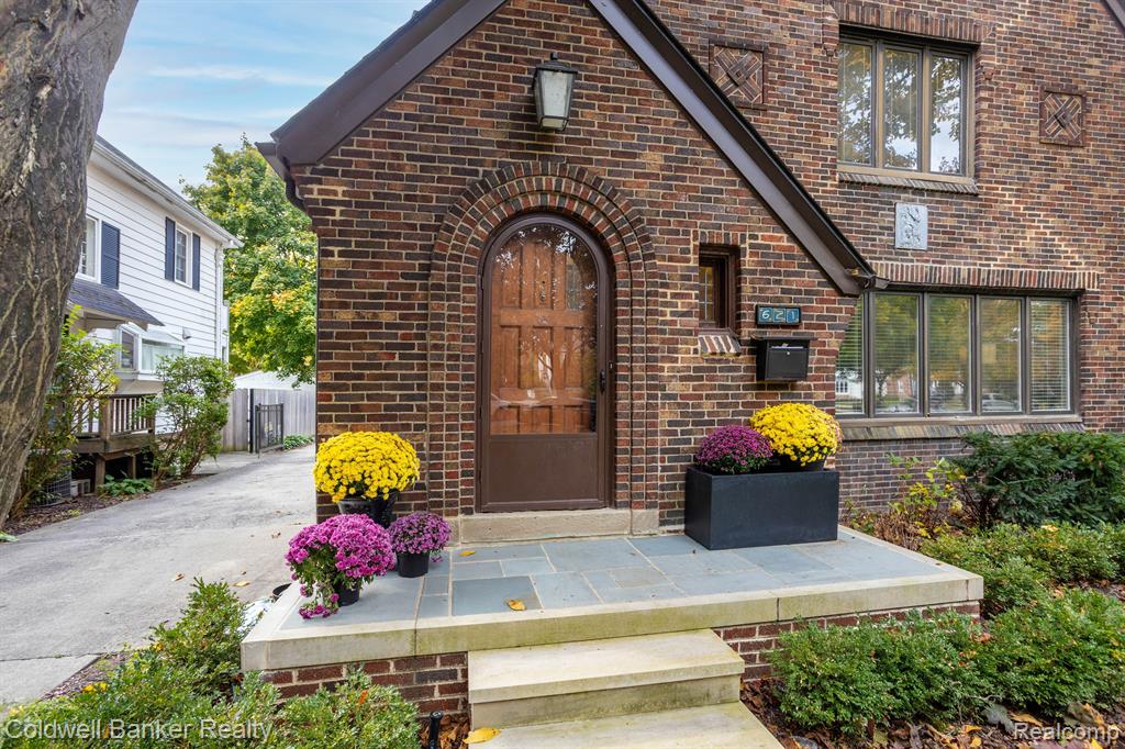 621 Washington Road Grosse Pointe, MI 48230 - Photo 2 of 46