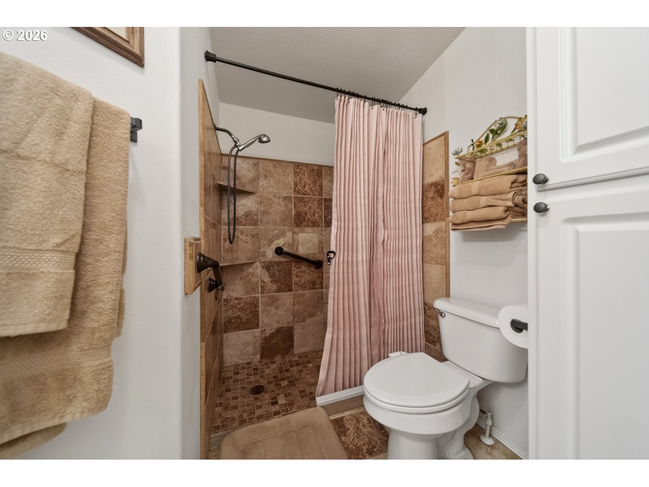 83239 North Pioneer Road Florence, OR 97439 - Photo 30 of 48 Attached Bathroom #2