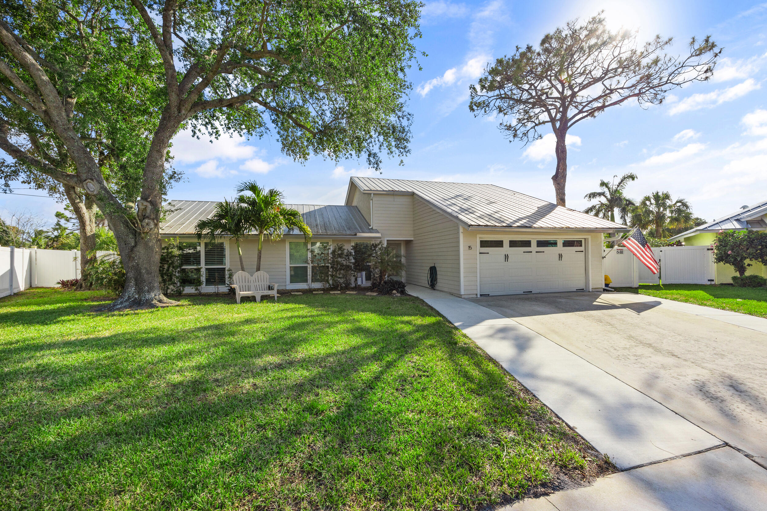 15 Hemlock Lane Tequesta, FL 33469 - Photo 3 of 40 33_0s9a5404.jpg