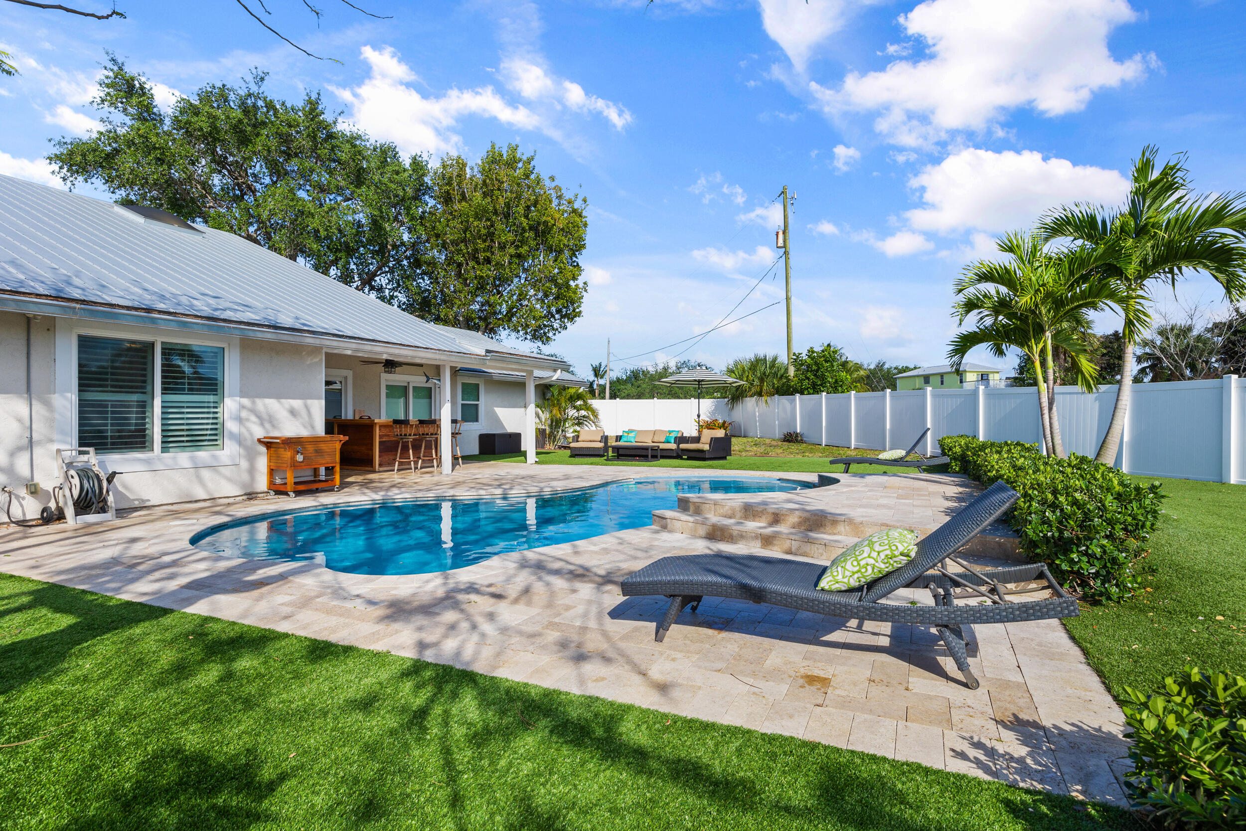 15 Hemlock Lane Tequesta, FL 33469 - Photo 7 of 40 31_0s9a5349.jpg