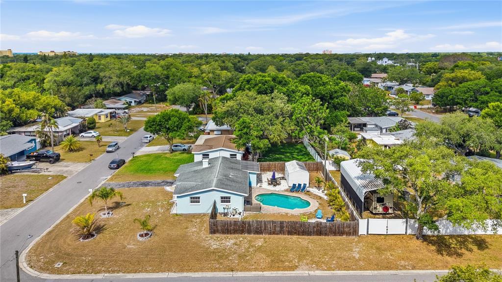 10437 52nd Avenue North St. Petersburg, FL 33708 - Photo 8 of 36