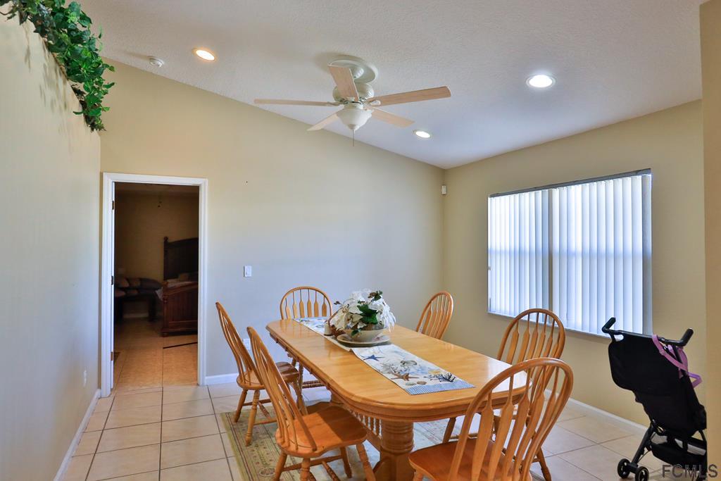 37 Raintree Place Palm Coast, FL 32164 - Photo 3 of 24 over sized dining room