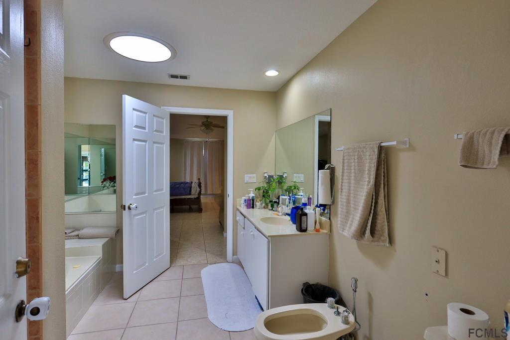 37 Raintree Place Palm Coast, FL 32164 - Photo 7 of 24 master bath