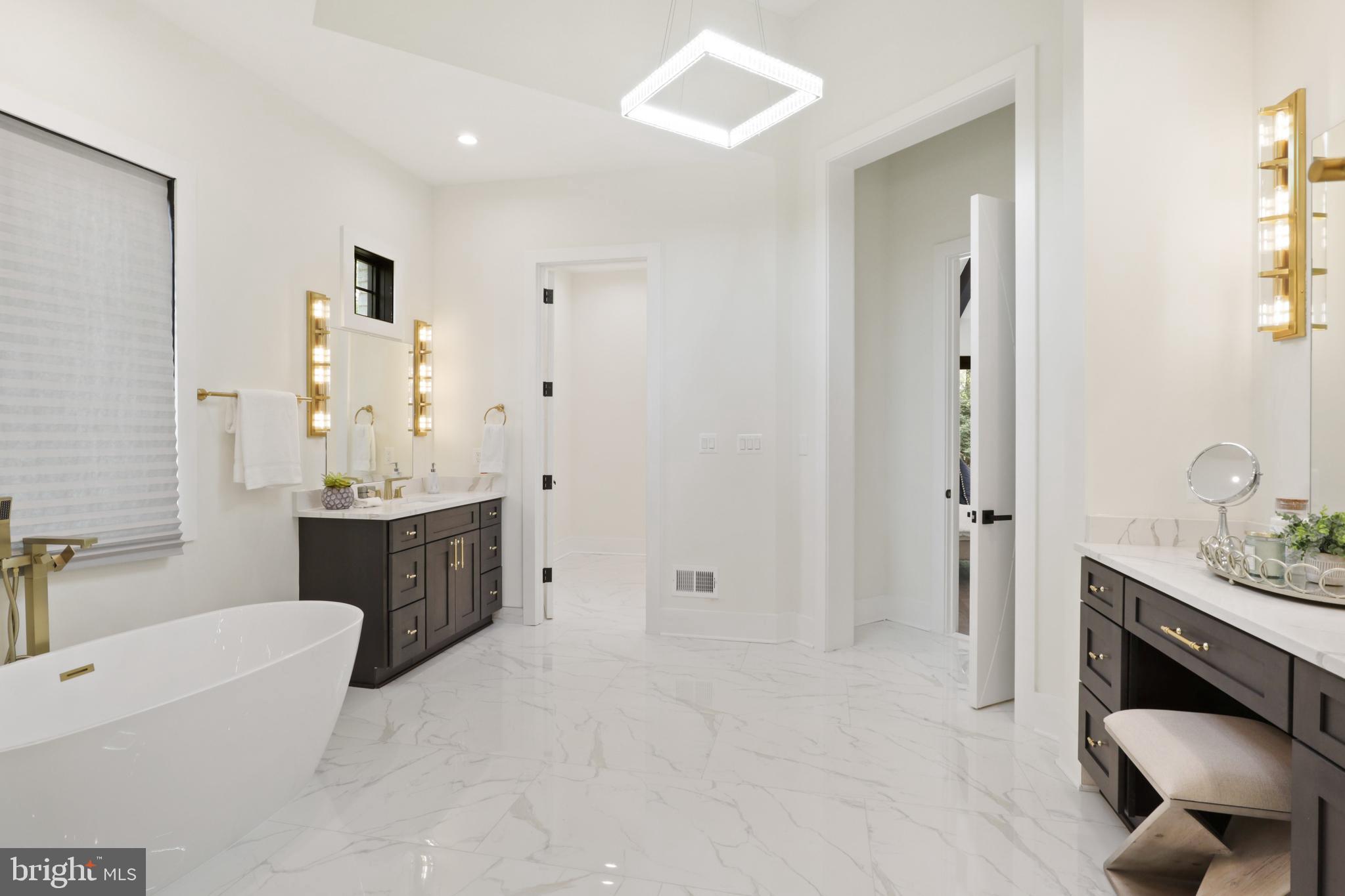 7227 Westerly Lane McLean, VA 22101 - Photo 32 of 76 Soaking Tub and His/Hers Walkin Closets