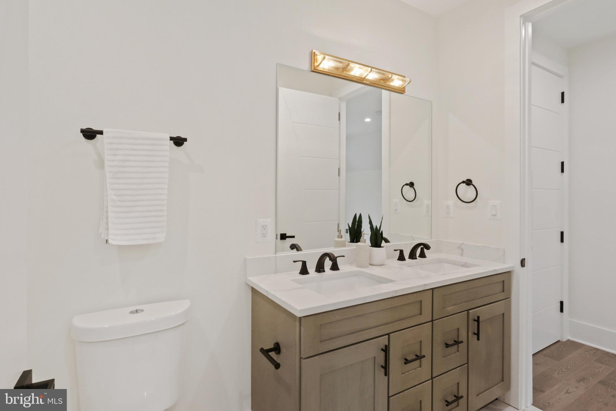 7227 Westerly Lane McLean, VA 22101 - Photo 49 of 76 Jack and Jill Bathroom