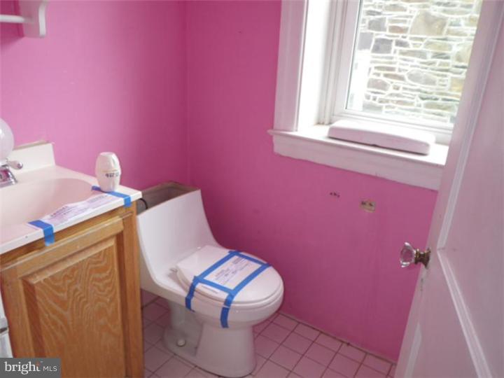 7102 Hilltop Road Upper Darby, PA 19082 - Photo 8 of 18