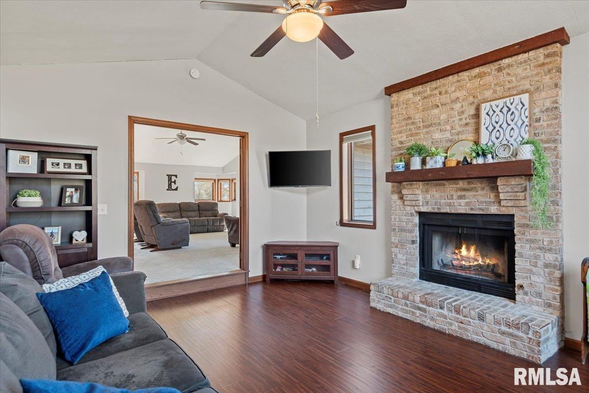 6378 Deer Run Road Rochester, IL 62563 - Photo 18 of 49