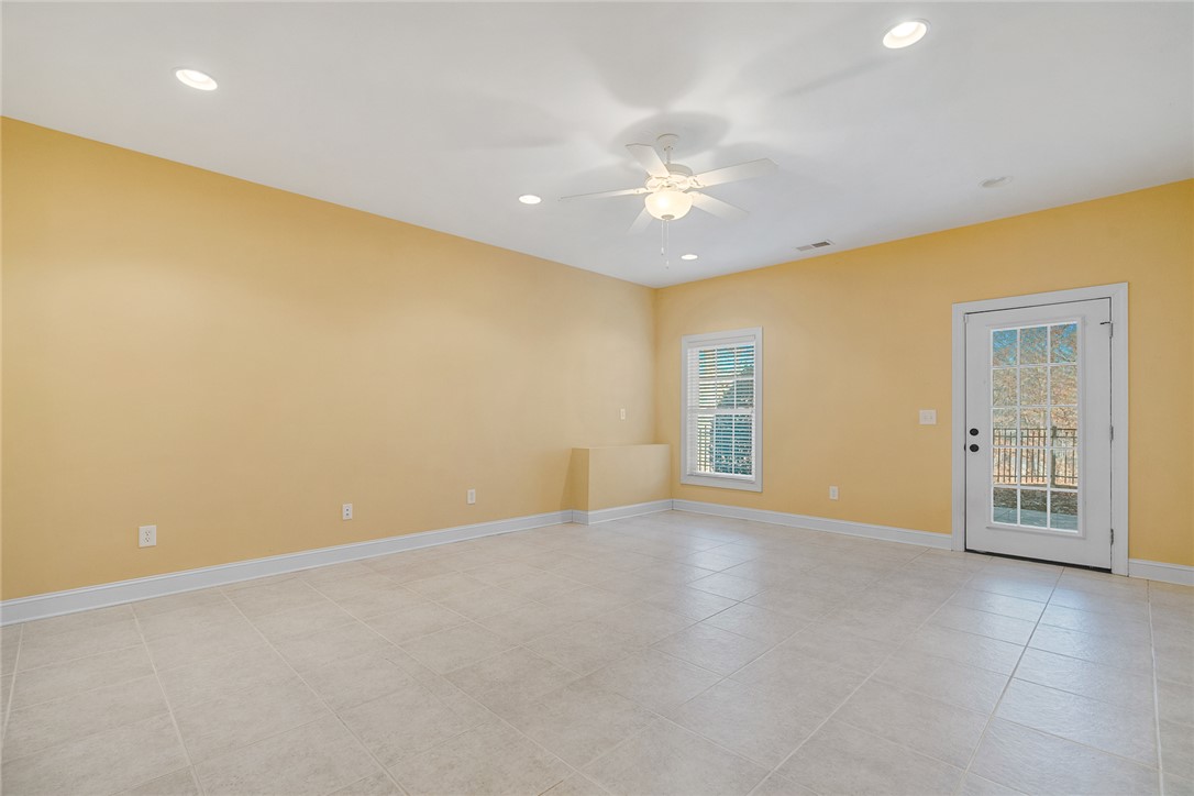 214 South Summit Drive Seneca, SC 29672 - Photo 26 of 44