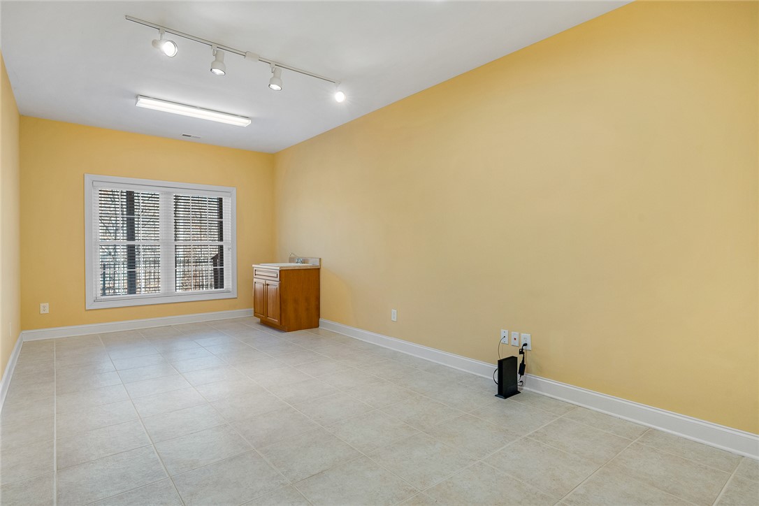 214 South Summit Drive Seneca, SC 29672 - Photo 28 of 44 Craft room