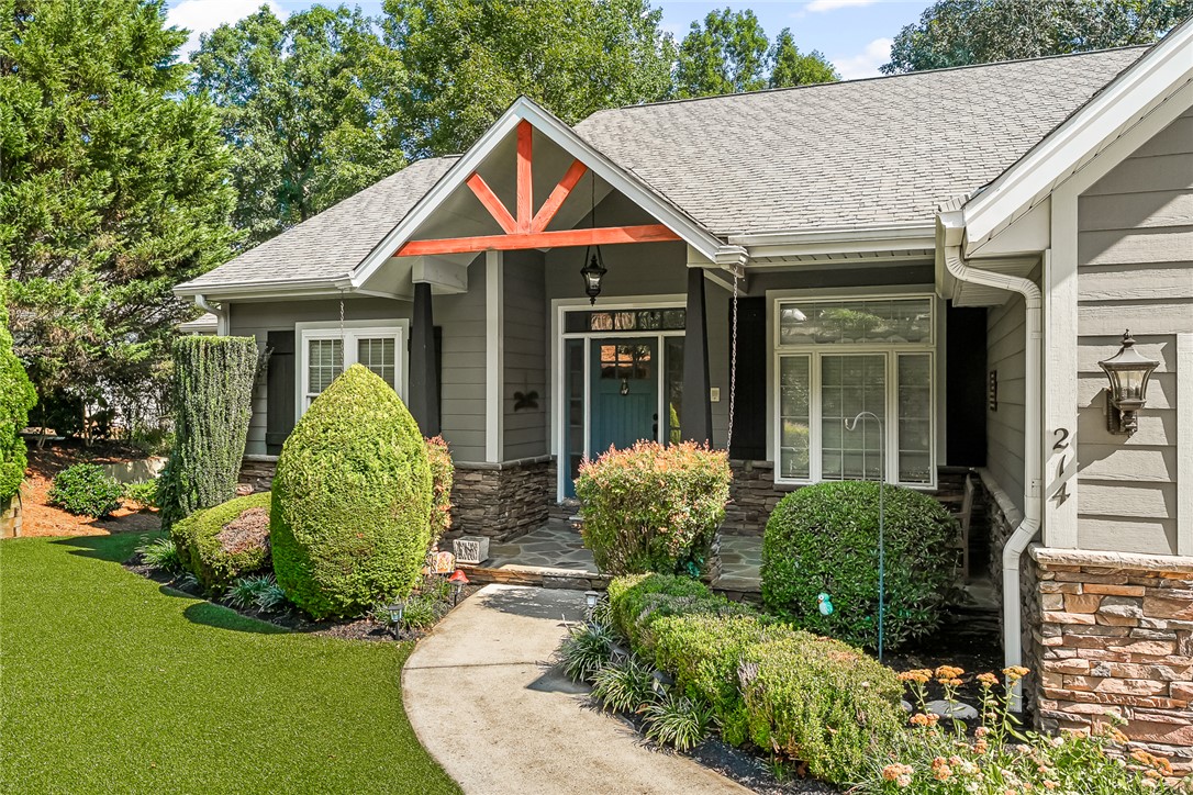 214 South Summit Drive Seneca, SC 29672 - Photo 3 of 44