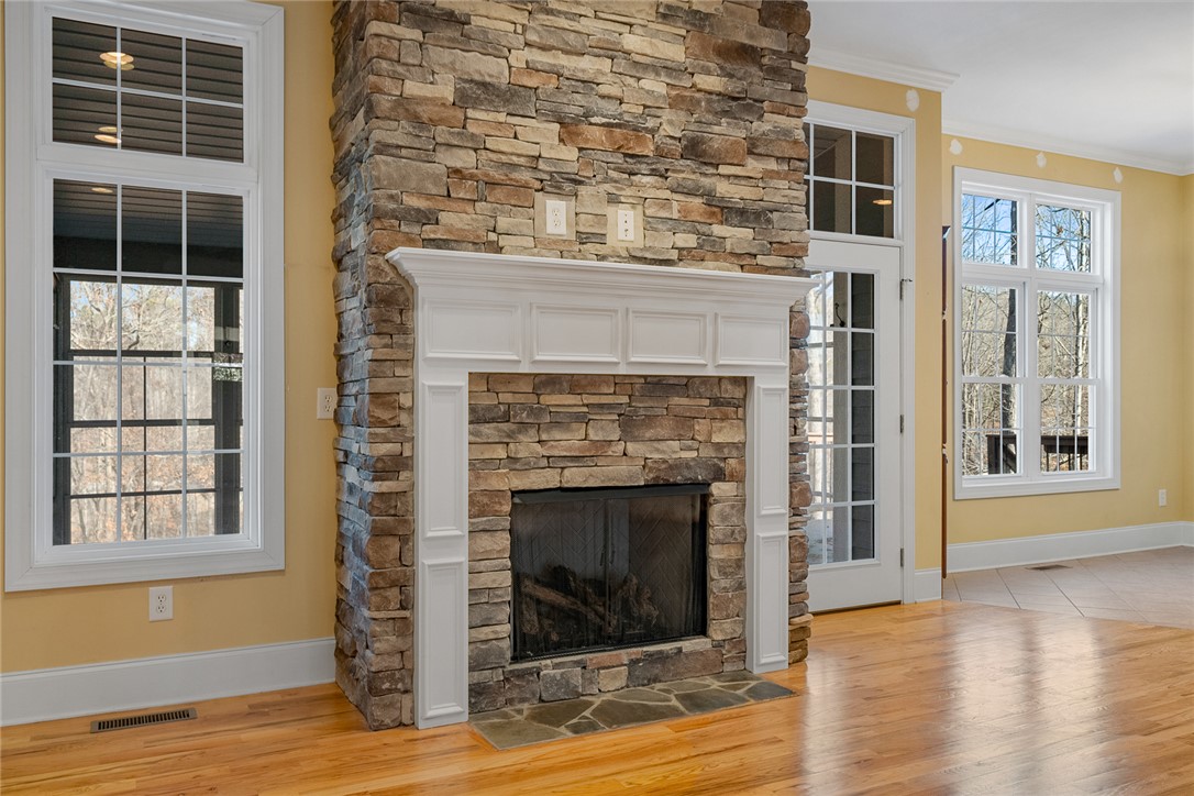 214 South Summit Drive Seneca, SC 29672 - Photo 9 of 44