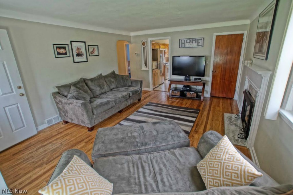 1235 Sunset Road Cleveland, OH 44124 - Photo 3 of 22