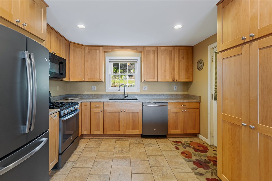 2571 West Lake Road Penn Yan, NY 14527 - Photo 11 of 43
