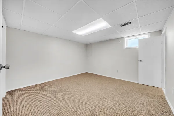 an empty room with a empty space