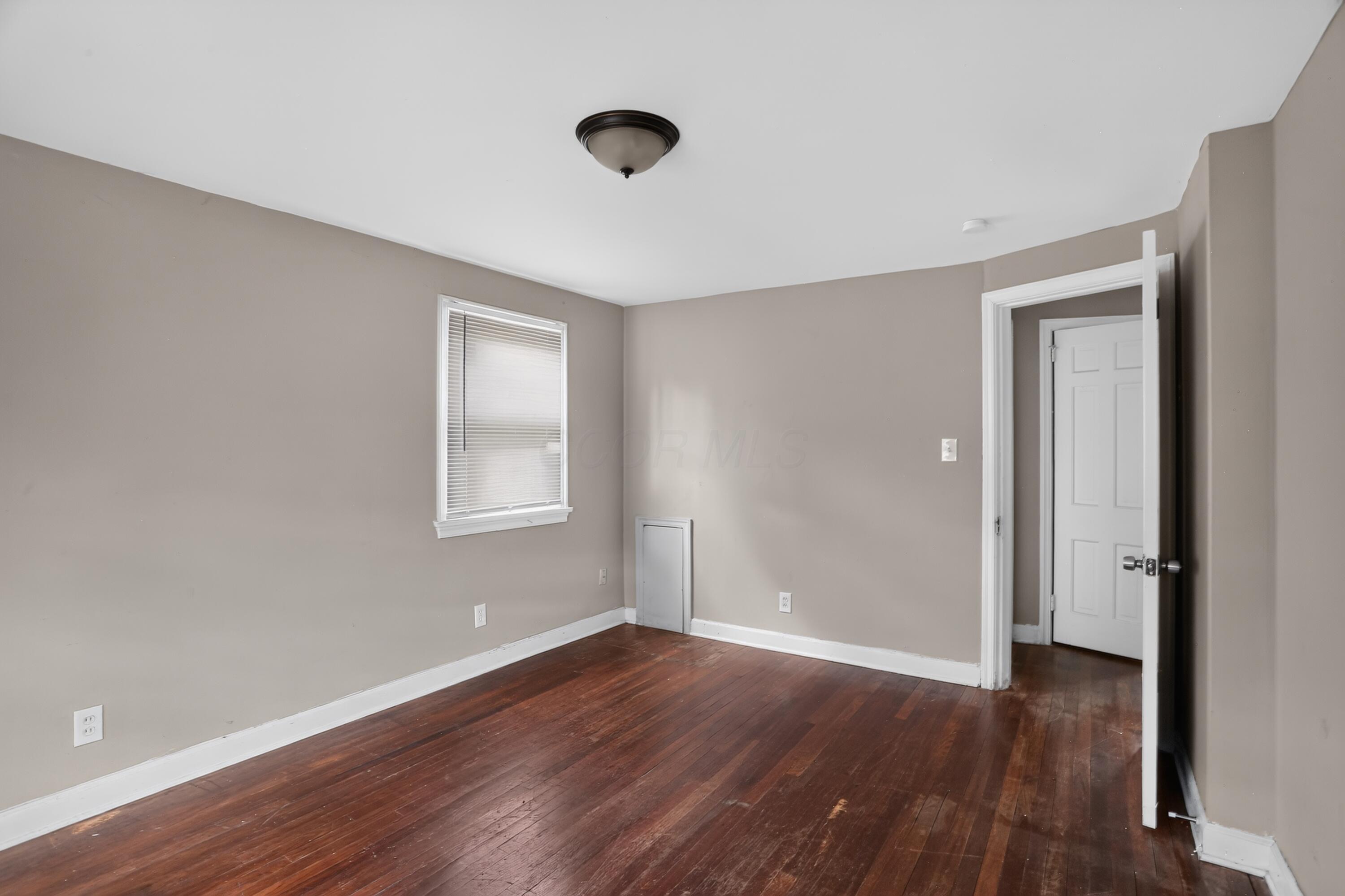 208 South James Road Columbus, OH 43213 - Photo 12 of 18 13_208_S_James_Rd-Bedroom-7067