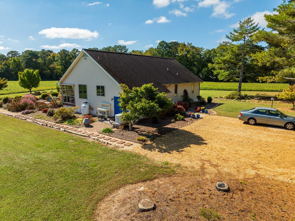 8402 Seaside Road Nassawadox, VA 23413 - Photo 7 of 29
