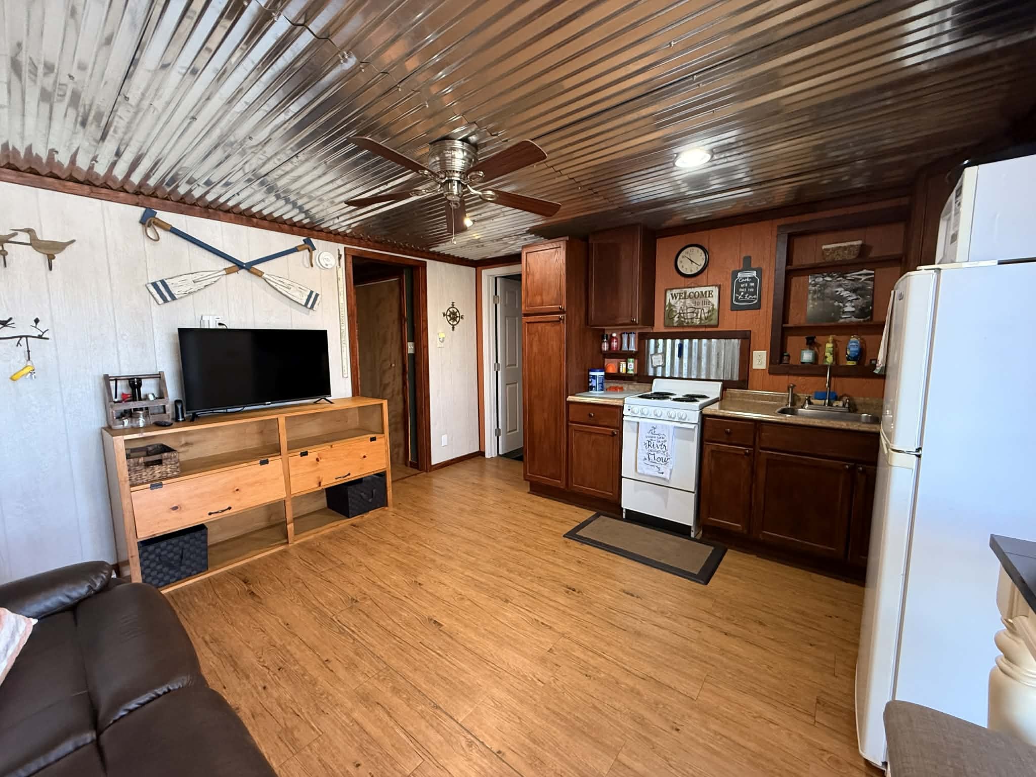 18531 Bream Bluff Athens, AL 35611 - Photo 16 of 41 a living room with furniture and a flat screen tv