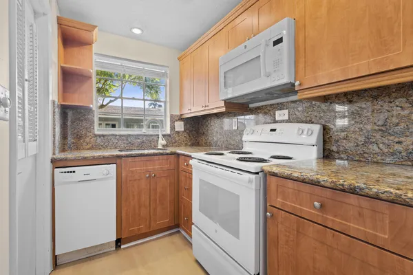 $1,650 | 1965 Southeast 5th Court, Pompano Beach, FL 33060