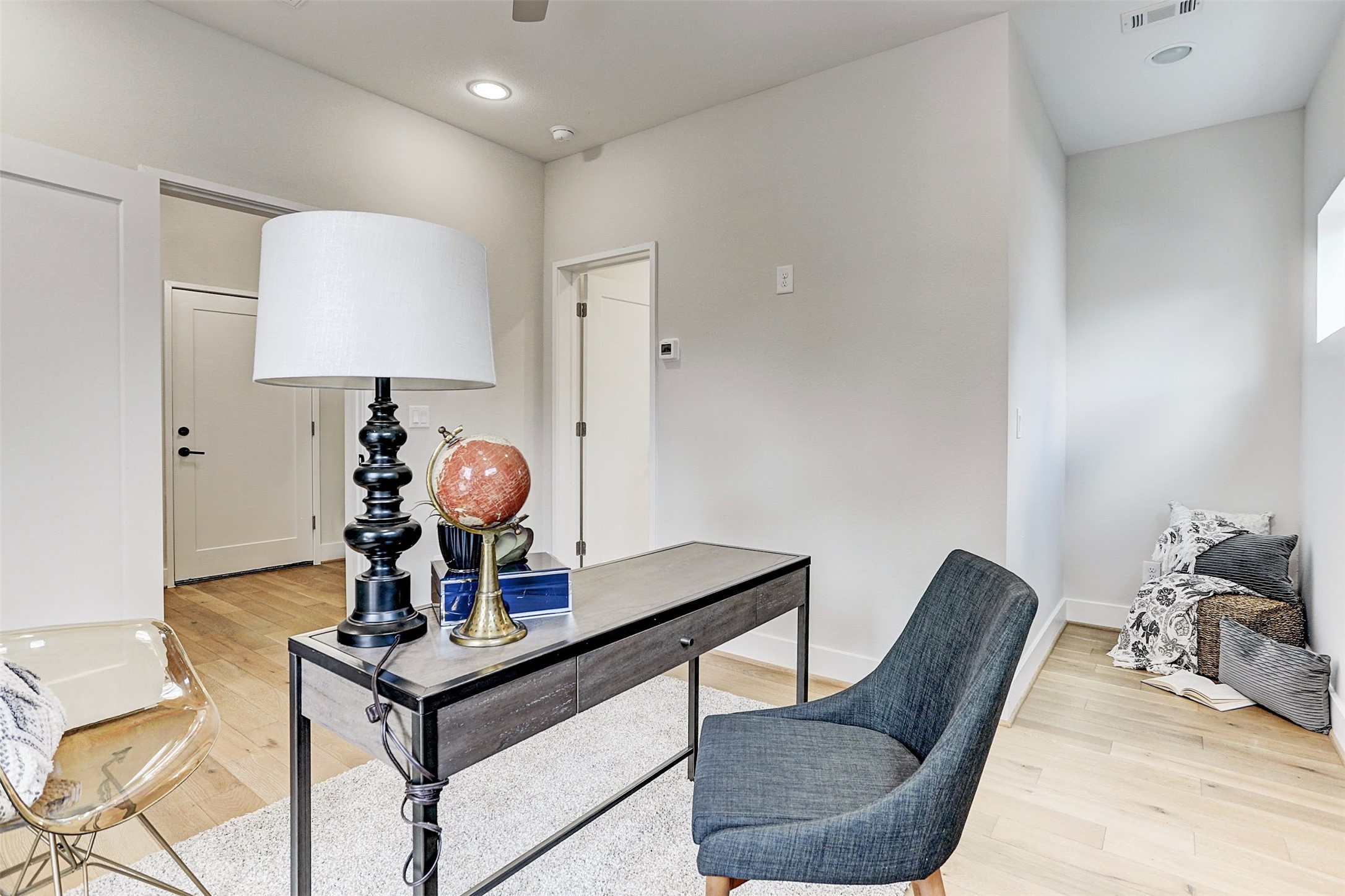 1115 West 15th 1/2 Street, Unit A Houston, TX 77008 - Photo 5 of 20 a living room with furniture a lamp and a table