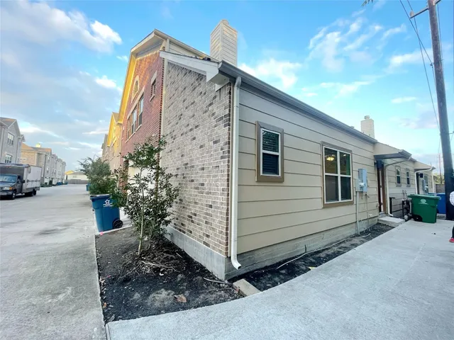 $1,000 | 11610 Main Ash Drive, Unit A, Houston, TX 77025