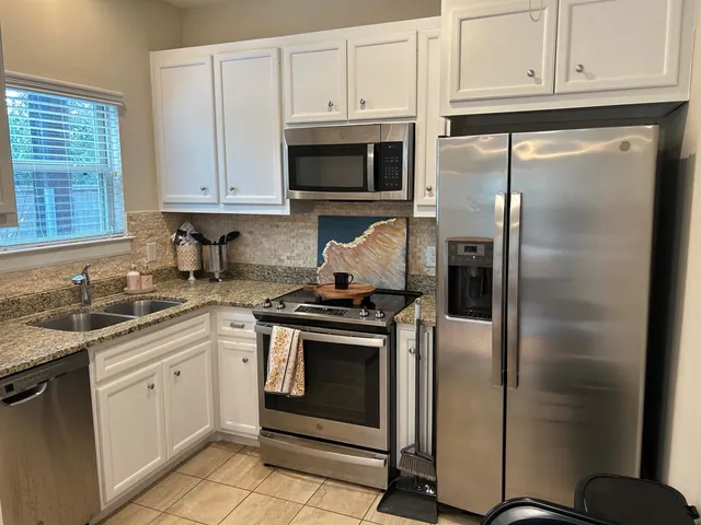 $1,000 | 11610 Main Ash Drive, Unit A, Houston, TX 77025