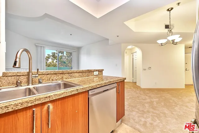 $629,000 | 620 South Gramercy Place, Unit 301, Los Angeles, CA 90010