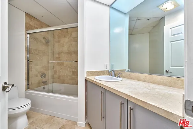 $629,000 | 620 South Gramercy Place, Unit 301, Los Angeles, CA 90010