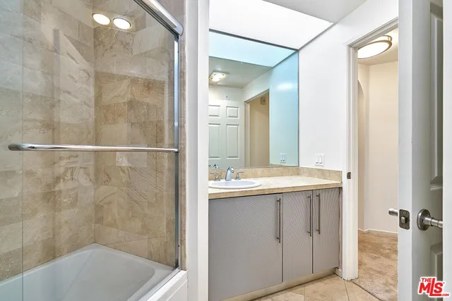 $629,000 | 620 South Gramercy Place, Unit 301, Los Angeles, CA 90010