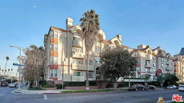 $629,000 | 620 South Gramercy Place, Unit 301, Los Angeles, CA 90010